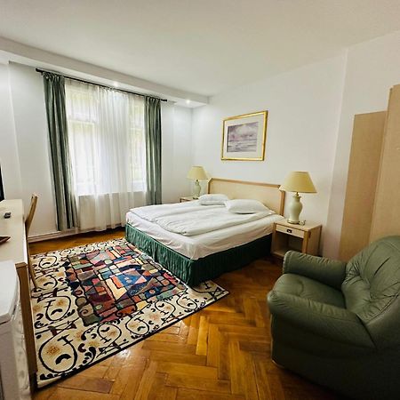 Bed and Breakfast Rapsodia Sinaia Exterior foto