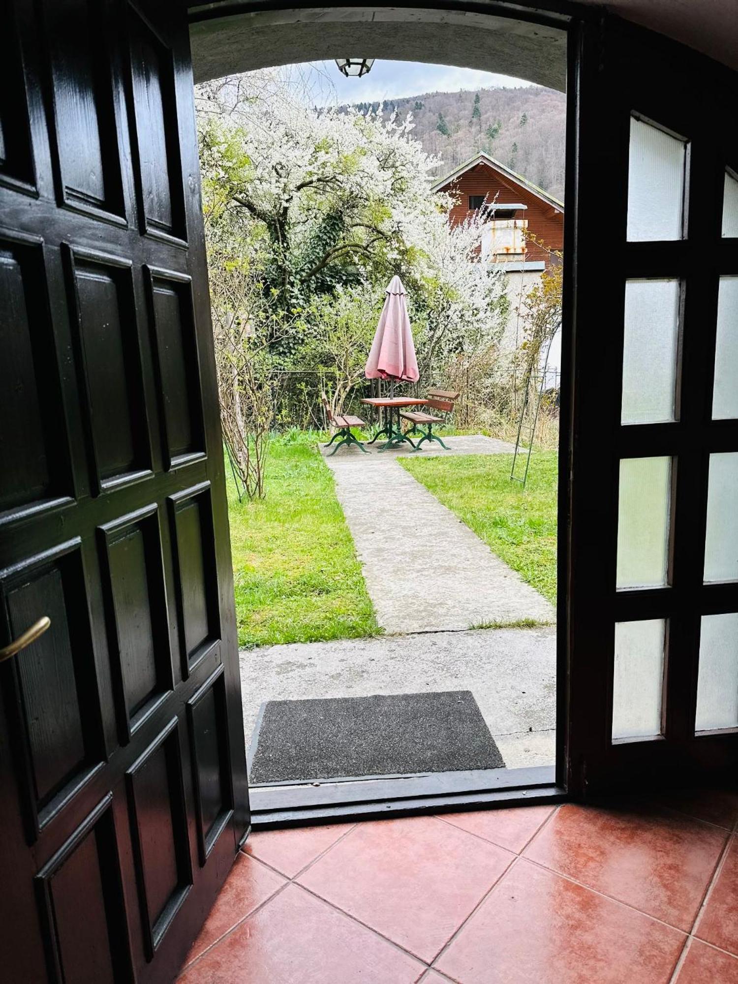 Bed and Breakfast Rapsodia Sinaia Exterior foto